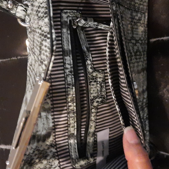 Nine West Crossbody Purse 👛 (Faux Leather) - Picture 2 of 5